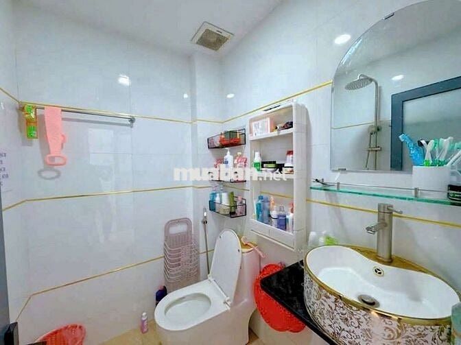 MẶT TIỀN BÌNH QUỚI..HIỆN ĐANG VAY 3.5 TỶ