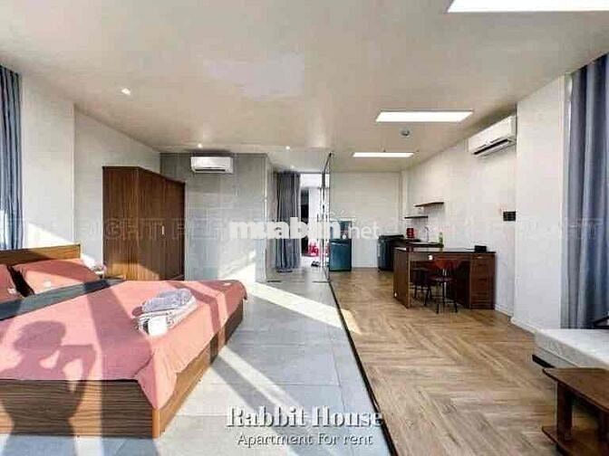 CHO THUÊ CĂN HỘ CAO CẤP BAN CÔNG TO NGAY TRUNG TÂM QUẬN 1 GIÁ RẺ T8