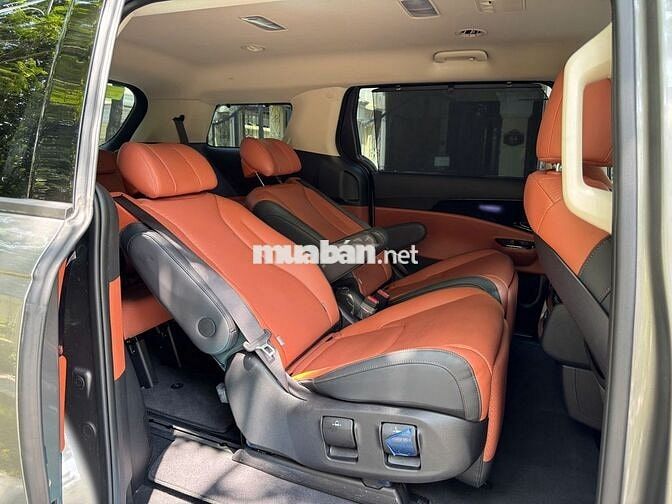 Xe Kia Carnival Premium 2.2D 7S 2024 - Xám