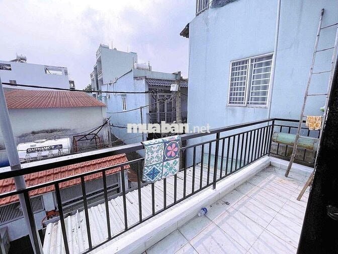 PHÒNG TRỌ CÓ GÁC BAN CÔNG RỘNG THOÁNG CÁCH CÔNG THƯƠNG 350m