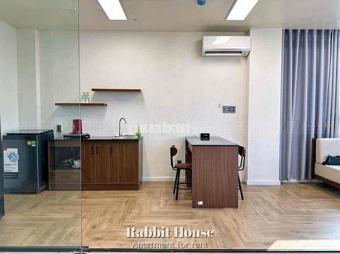 CHO THUÊ CĂN HỘ CAO CẤP BAN CÔNG TO NGAY TRUNG TÂM QUẬN 1 GIÁ RẺ T8