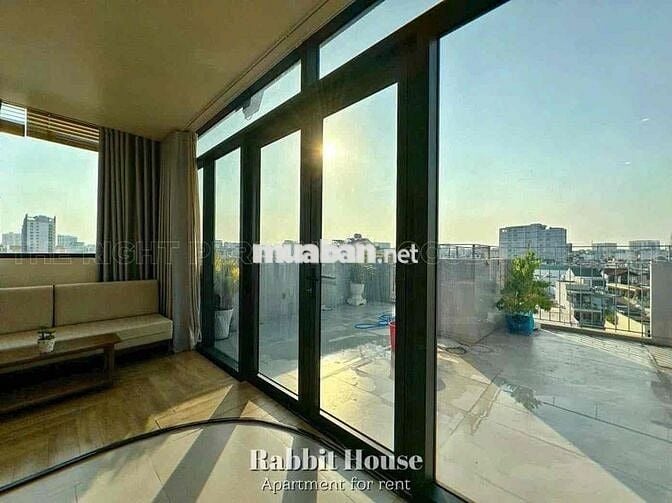 CHO THUÊ CĂN HỘ CAO CẤP BAN CÔNG TO NGAY TRUNG TÂM QUẬN 1 GIÁ RẺ T8
