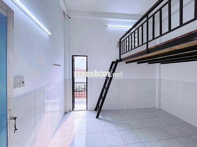 PHÒNG TRỌ CÓ GÁC BAN CÔNG RỘNG THOÁNG CÁCH CÔNG THƯƠNG 350m