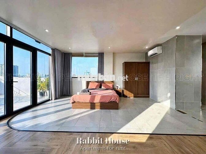 CHO THUÊ CĂN HỘ CAO CẤP BAN CÔNG TO NGAY TRUNG TÂM QUẬN 1 GIÁ RẺ T8