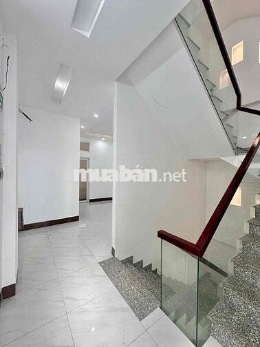 Nhà trệt 2 lầu 4PN đường Trần Bạch Đằng (đối diện ĐHYD) 18tr (tl)