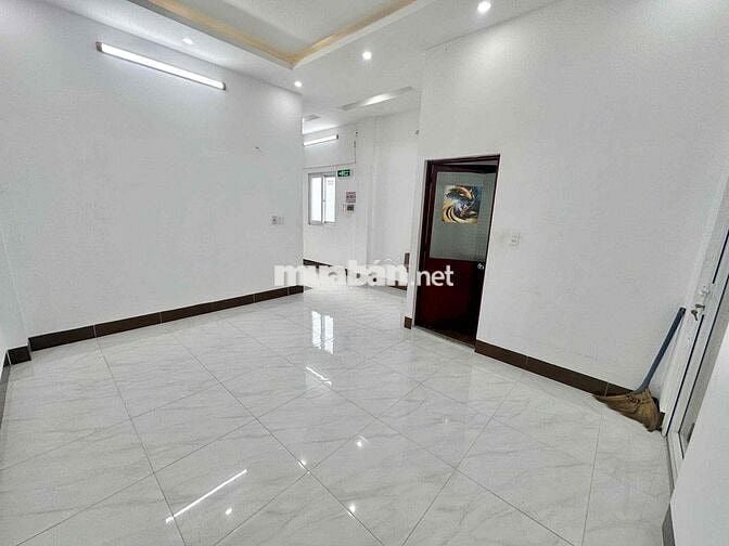 Nhà trệt 2 lầu 4PN đường Trần Bạch Đằng (đối diện ĐHYD) 18tr (tl)
