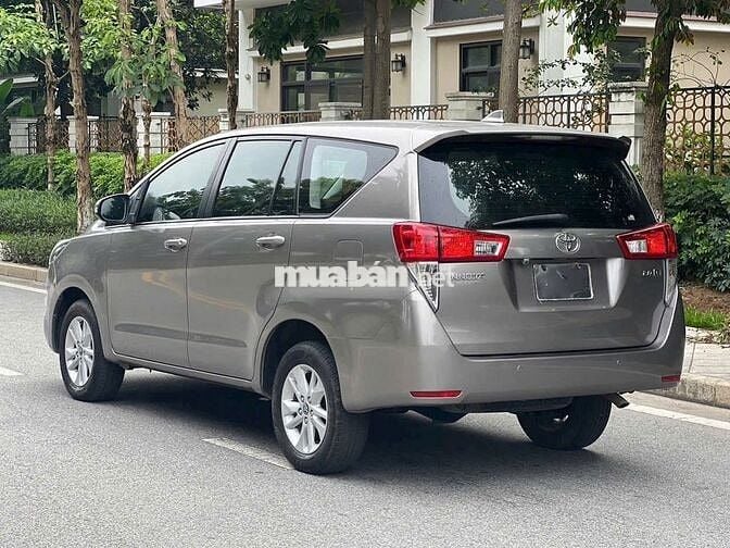 Toyota Innova 2.0G