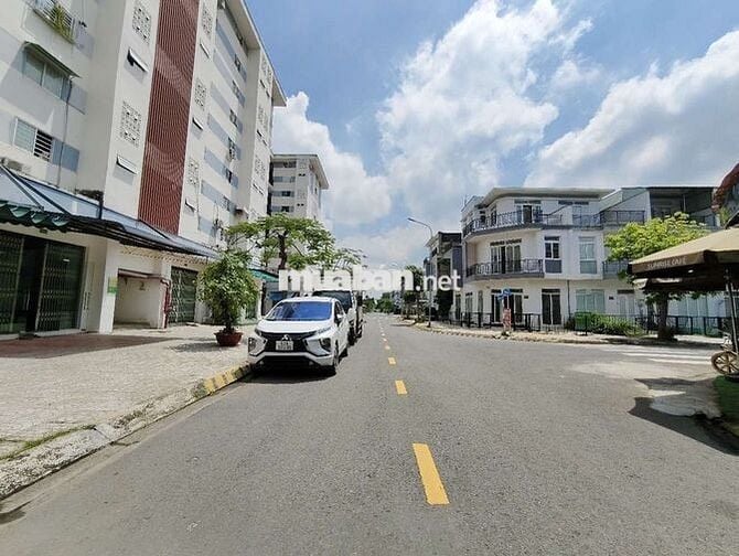 NHÀ PHỐ VIEW CÔNG VIÊN GIÁ TỐT CHỐT NHANH