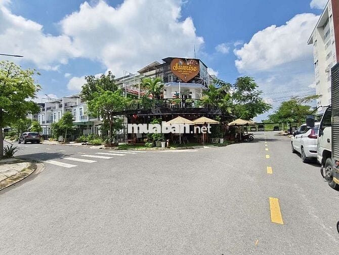NHÀ PHỐ VIEW CÔNG VIÊN GIÁ TỐT CHỐT NHANH