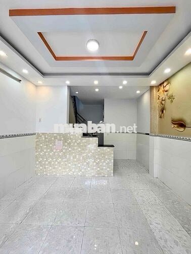 Nhà Đúc 2 Tầng - DT: 4x8 (32m2) - Đường Xe Hơi - Cạnh Ngã Tư Bốn Xã