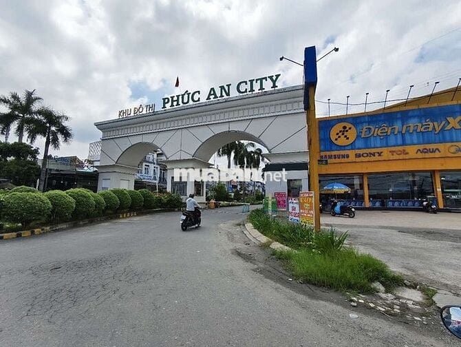 NHÀ PHỐ VIEW CÔNG VIÊN GIÁ TỐT CHỐT NHANH
