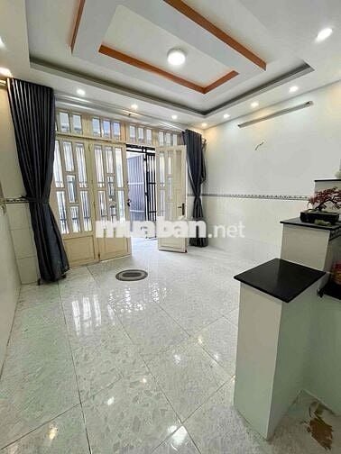 Nhà Đúc 2 Tầng - DT: 4x8 (32m2) - Đường Xe Hơi - Cạnh Ngã Tư Bốn Xã