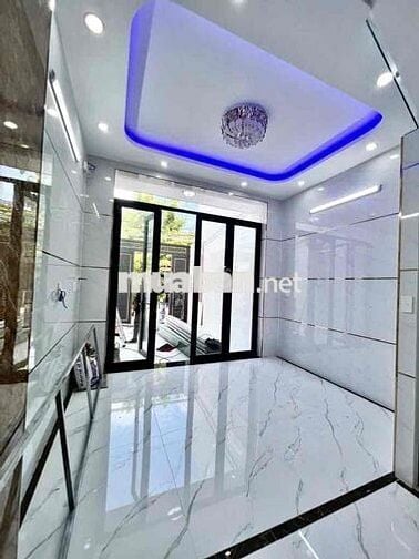 Nhà Đúc 2 Tầng - DT: 4x8 (32m2) - Đường Xe Hơi - Cạnh Ngã Tư Bốn Xã