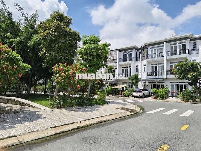 NHÀ PHỐ VIEW CÔNG VIÊN GIÁ TỐT CHỐT NHANH