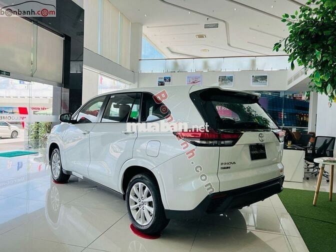 Toyota Innova Cross 2.0 CVT 2025 - 805 Triệu