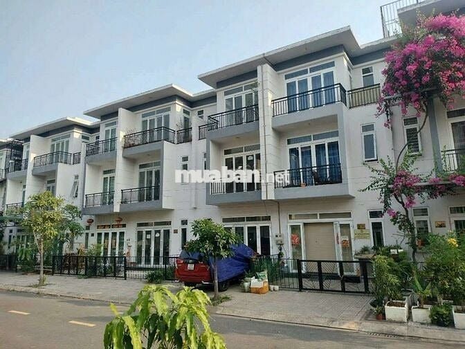 NHÀ PHỐ VIEW CÔNG VIÊN GIÁ TỐT CHỐT NHANH