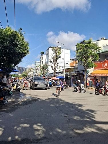 Bán nhà mặt tiền Lê Văn Thịnh Quận 2 giá 21,5 tỷ - Mặt tiền Chợ 