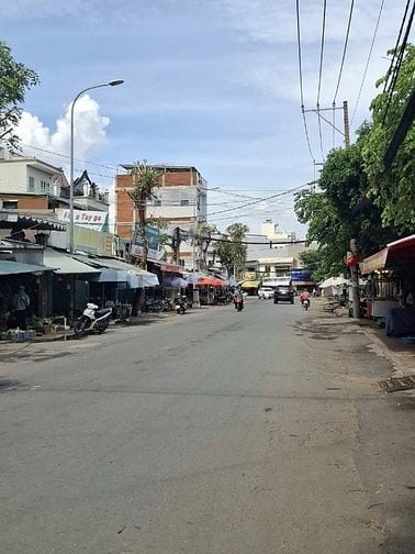Bán nhà mặt tiền Lê Văn Thịnh Quận 2 giá 21,5 tỷ - Mặt tiền Chợ 