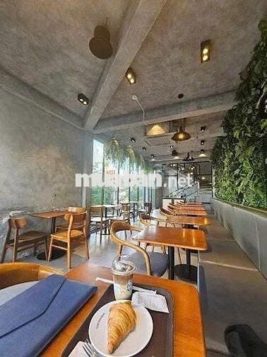 GÓC 2MT TRƯNG BÀY  VỊ TRÍ THƯƠNG HIỆU GẦN VẠN HẠNH MALL
