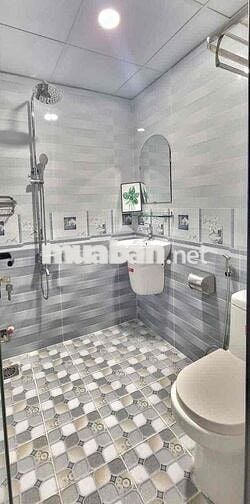 Ở Liền-  Căn Hộ Sang Trọng Giá Rẻ Ngã 5 Cống Quỳnh 25M2 Quận 1
