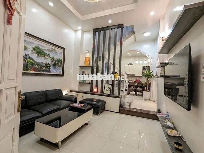 Bán Nhà Lạc Long Quân Cầu giấy gần chợ Bưởi 45m 4tầng Mt 4. giá 12.3tỷ