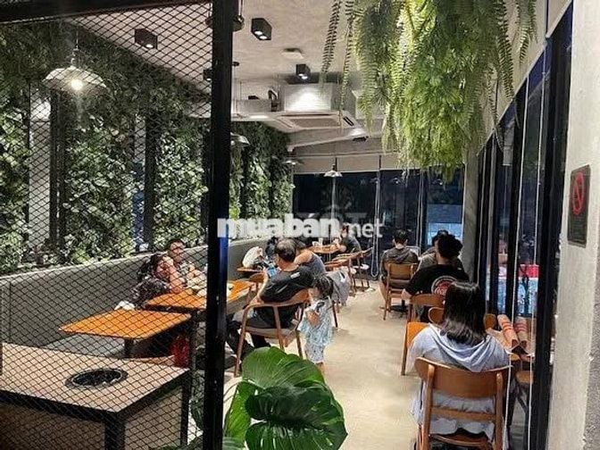 GÓC 2MT TRƯNG BÀY  VỊ TRÍ THƯƠNG HIỆU GẦN VẠN HẠNH MALL