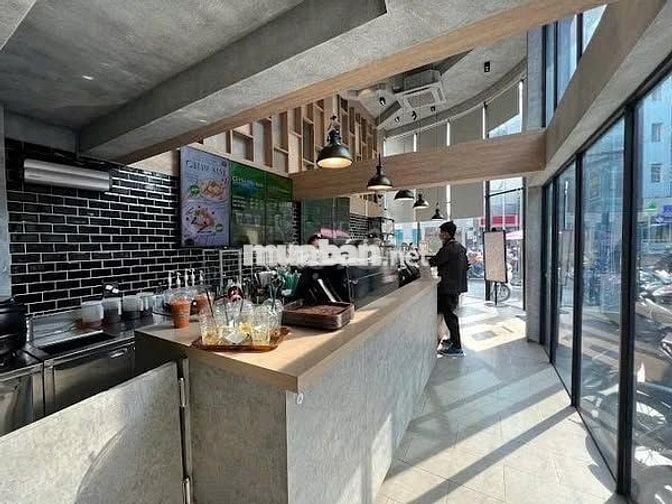GÓC 2MT TRƯNG BÀY  VỊ TRÍ THƯƠNG HIỆU GẦN VẠN HẠNH MALL