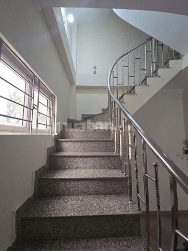 CHO THUÊ NHÀ NGUYÊN CĂN PHỐ ĐỘI CẤN - BA ĐÌNH - 3 Ô TÔ TRÁNH - KD Đỉnh