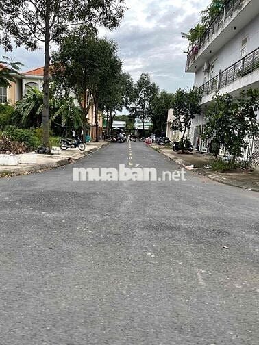 Cần bán đất thổ cư chính chủ 100m2 giá rẻ tại Long An giáp Bình Chánh