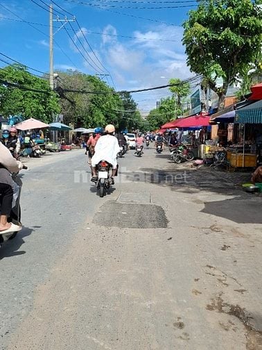 Bán nhà mặt tiền Lê Văn Thịnh Quận 2 giá 21,5 tỷ - Mặt tiền Chợ 