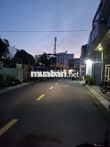 Bán nhà BTT 2MT, có sẵn TN cho thuê