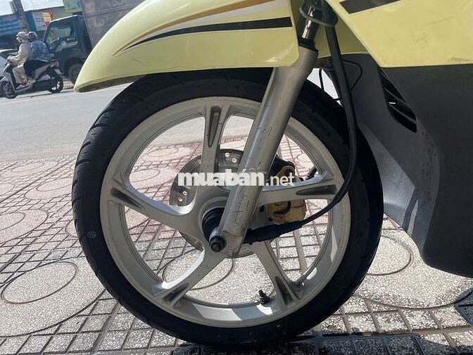 Xe tay ga Classico 110 2013 vàng mới 80%