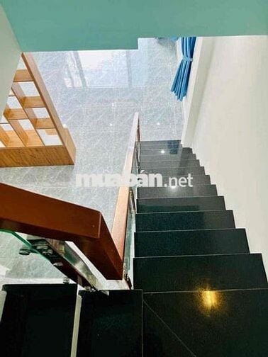 Hàng ngợp,nhà 1 lầu 1 trệt,1 xẹc đường Lê văn tách