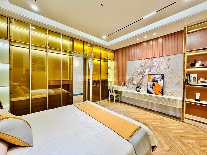 NÉT CĂNG!!! Tuyệt phẩm 5 Lầu THANG MÁY gara đậu 2 xe hơi Quang Trung