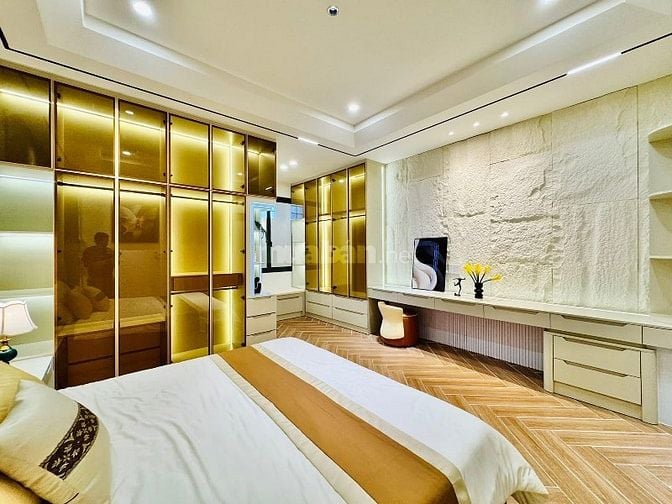 NÉT CĂNG!!! Tuyệt phẩm 5 Lầu THANG MÁY gara đậu 2 xe hơi Quang Trung