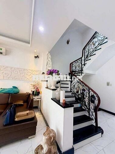 NHÀ 3 TẦNG ĐẸP — HẬU GIANG PHƯỜNG 12  (5,6m x 14m)