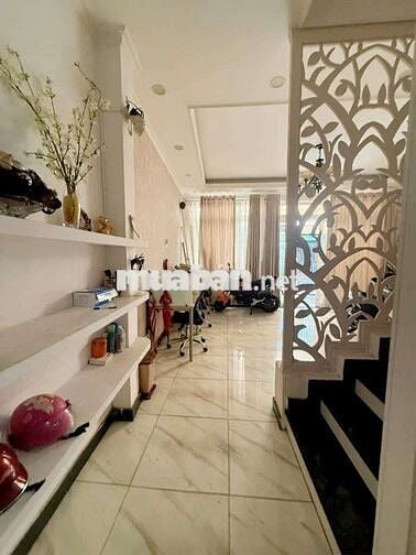 NHÀ 3 TẦNG ĐẸP — HẬU GIANG PHƯỜNG 12  (5,6m x 14m)