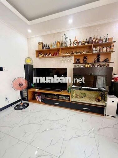 NHÀ 3 TẦNG ĐẸP — HẬU GIANG PHƯỜNG 12  (5,6m x 14m)