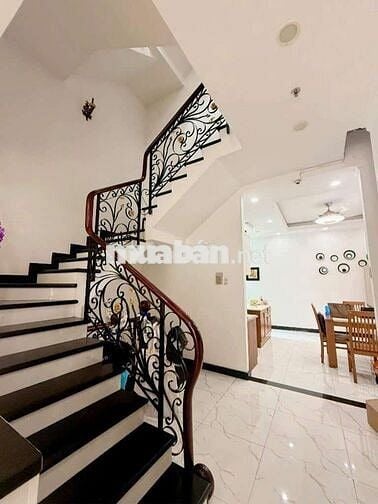 NHÀ 3 TẦNG ĐẸP — HẬU GIANG PHƯỜNG 12  (5,6m x 14m)