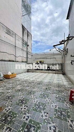 Nhà Đẹp 1/ NVK P9: 4x18m, 2 lầu, 4pn lớn đều có ban công, Ít Nội Thất
