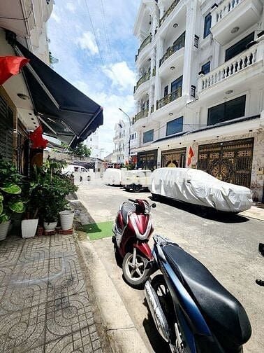 Siêu Phẩm trệt lững 3 lầu, Q12, đường nhựa 8m, shr giá 6.2 tỷ tl
