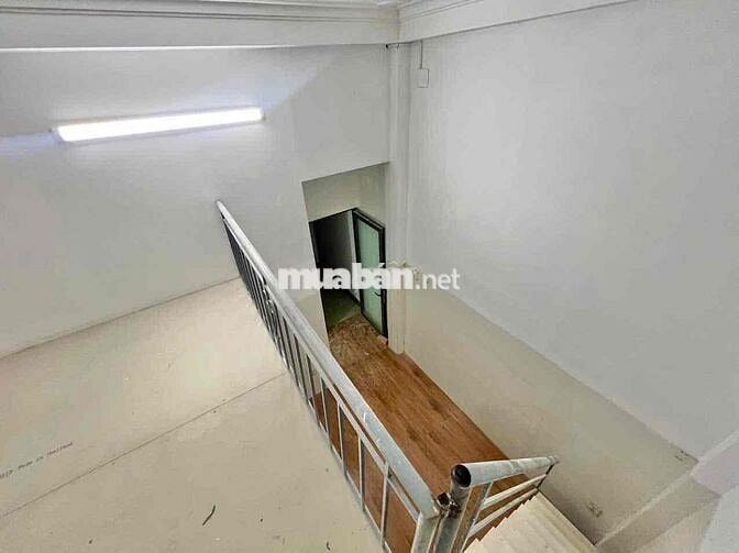CHO THUÊ PHÒNG NGAY GA METRO VĂN THÁNH SÁT Q1