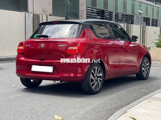 SUZUKI SWIFT GLX 2023- 9600 km