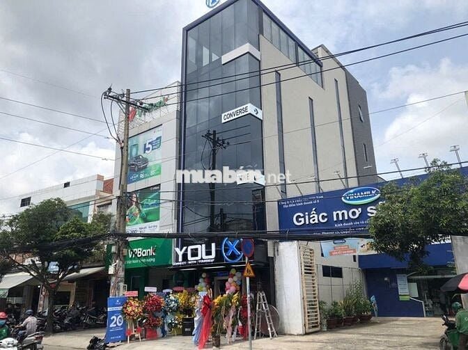 Cho thuê nguyên căn mặt bằng kinh doanh mặt tiền CMT8, diện tích lớn.