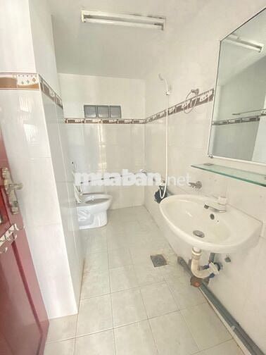 TRọ 2tr2- Cửa sổ trời- Thoáng, NVS rộng