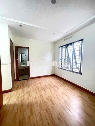 Hạng xịn! Quan nhân lô góc, xây mới gần phố- vừa ở vừa kinh doanh. Nhỉ