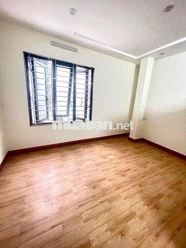 Hạng xịn! Quan nhân lô góc, xây mới gần phố- vừa ở vừa kinh doanh. Nhỉ