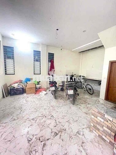 Hạng xịn! Quan nhân lô góc, xây mới gần phố- vừa ở vừa kinh doanh. Nhỉ
