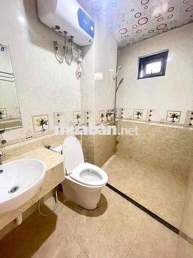 Hạng xịn! Quan nhân lô góc, xây mới gần phố- vừa ở vừa kinh doanh. Nhỉ