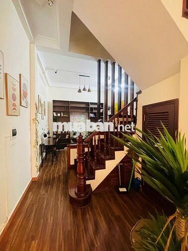 Cho thuê nhà mặt ngõ 168 đường Trung Kính, Dt 55m2 x 5 tầng, nhà đẹp